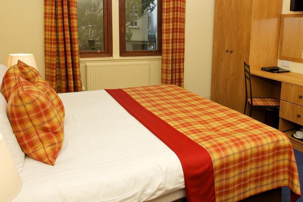 The Pipers' Tryst Hotel Glasgow Ruang foto