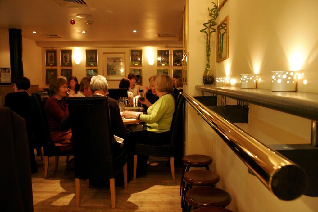 The Pipers' Tryst Hotel Glasgow Bagian luar foto
