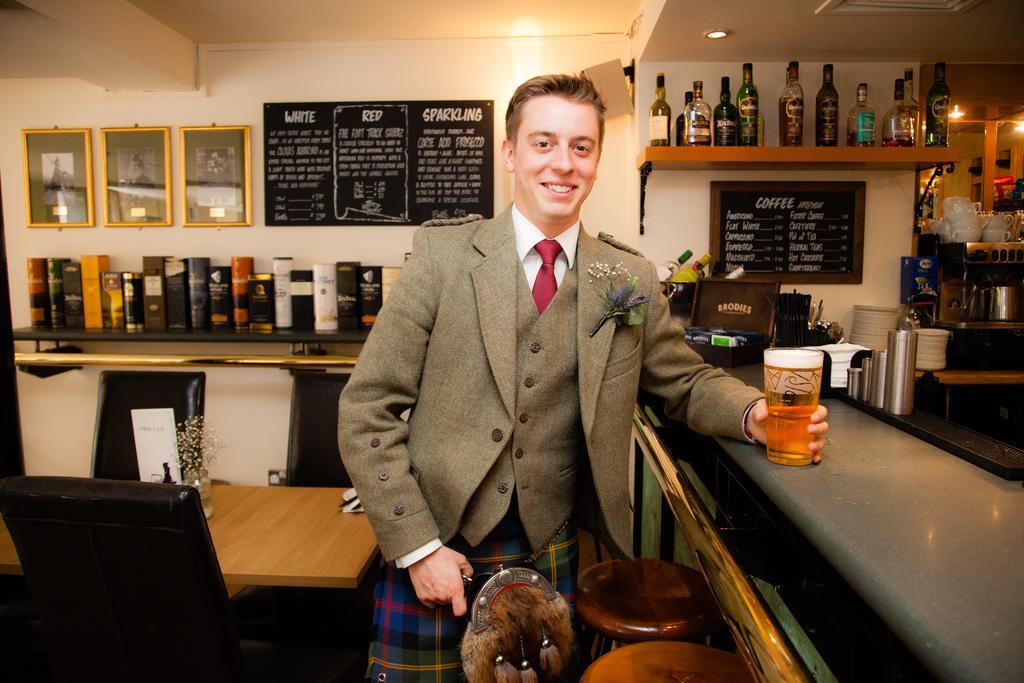The Pipers' Tryst Hotel Glasgow Bagian luar foto