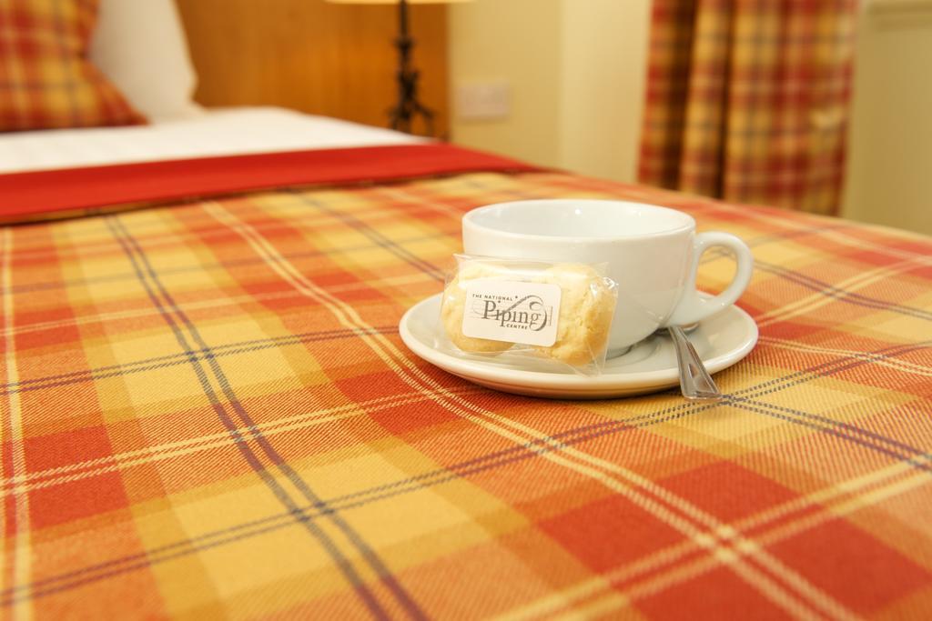The Pipers' Tryst Hotel Glasgow Bagian luar foto