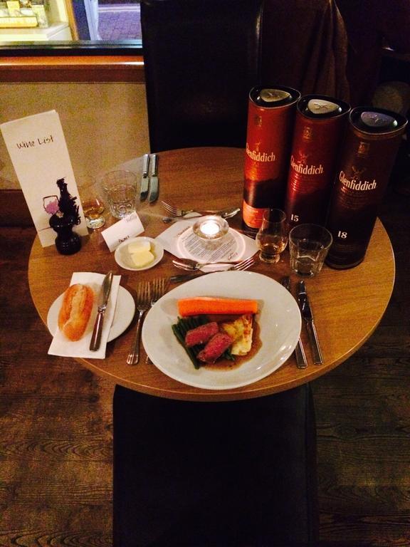 The Pipers' Tryst Hotel Glasgow Bagian luar foto
