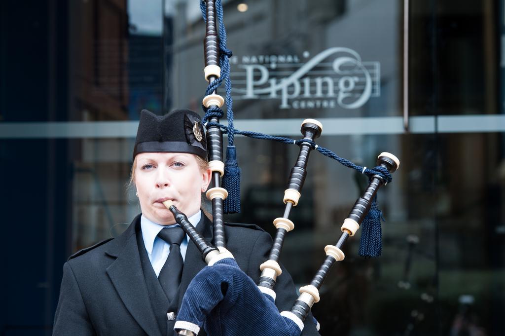 The Pipers' Tryst Hotel Glasgow Bagian luar foto